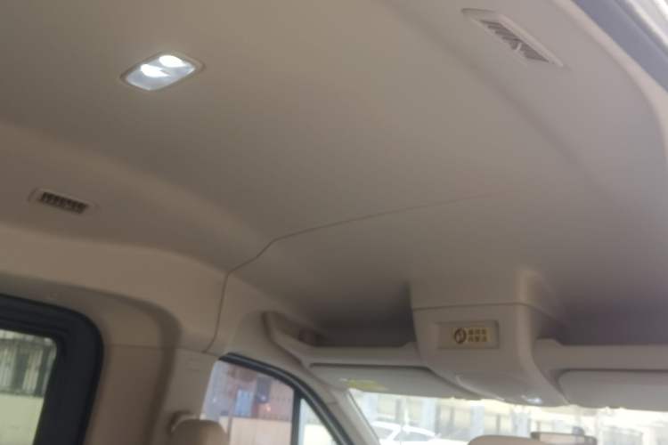 Used SAIC MAXUS Xintu V90 2022 2.0T Automatic ZhiDa Rear-Drive Long Wheelbase High-Roof Design with Single Rear Tire 9-Seater Headliner