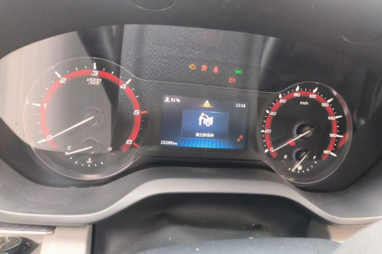 Used SAIC MAXUS Xintu V90 2022 2.0T Manual Zhiyun King Rear-Drive Long Wheelbase High-Roof with Single Rear Tire—6/7 Seats Instrument Cluster