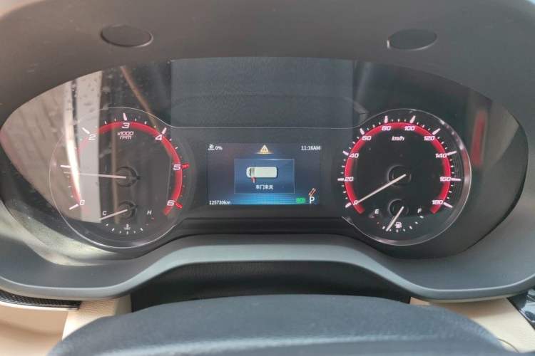 Used SAIC MAXUS Xintu V90 2022 2.0T Automatic ZhiDa Commercial Version Rear-Drive Long Wheelbase High Roof with Single Rear Tire 9-Seater Instrument Cluster