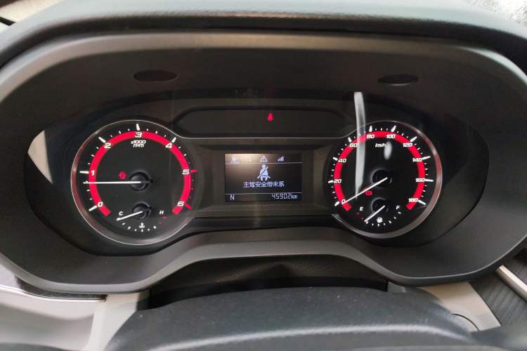 Used SAIC MAXUS Xintu V90 2022 2.0T AMT Yunjie Front-Wheel-Drive Long Wheelbase High-Roof Single-Tire Rear 7-Seater Instrument Cluster
