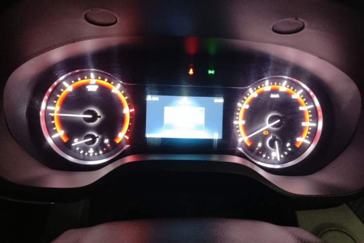 Used SAIC MAXUS Xintu V90  Instrument Cluster