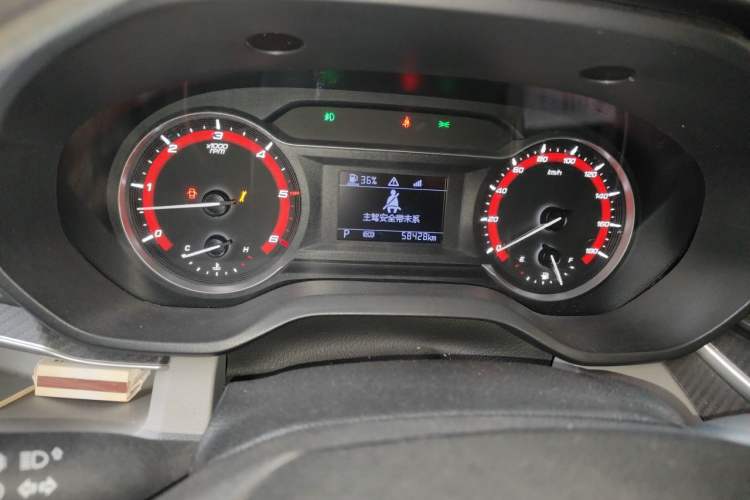 Used SAIC MAXUS Xintu V90 2022 2.0T Automatic Zhiyun King Rear-Drive Long Wheelbase High-Roof Design with Single Rear Tire—6/7 Seater Instrument Cluster