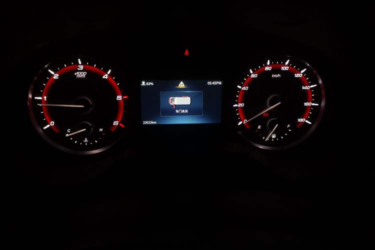 Used SAIC MAXUS Xintu V90 2022 2.0T Manual Zhiyun King Rear-Drive Long Wheelbase High-Roof with Single Rear Tire—6/7 Seats Instrument Cluster