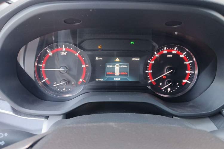 Used SAIC MAXUS Xintu V90 2022 2.0T Manual – Yunjie Front-Wheel-Drive Short Wheelbase Mid-Roof Design with Single Rear Tire 6-Seater Instrument Cluster