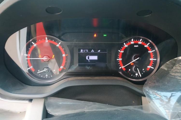 Used SAIC MAXUS Xintu V90 2022 2.0T Manual VAN Rear-Drive Extended Wheelbase High Roof with Dual Rear Tires 3-Seater Instrument Cluster