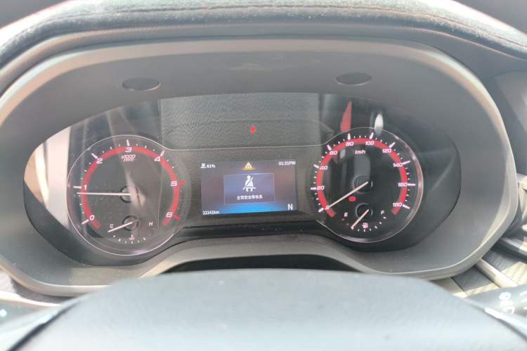 Used SAIC MAXUS Xintu V90 2022 2.0T AMT Yunjie Front-Wheel-Drive Short Wheelbase Mid-Roof Design with Single Rear Tire and 6 Seats Instrument Cluster