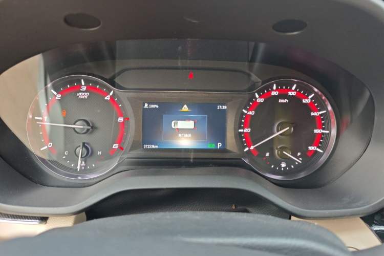 Used SAIC MAXUS Xintu V90 2022 2.0T Automatic ZhiDa Rear-Drive Long Wheelbase High-Roof Design with Single Rear Tire 9-Seater Instrument Cluster