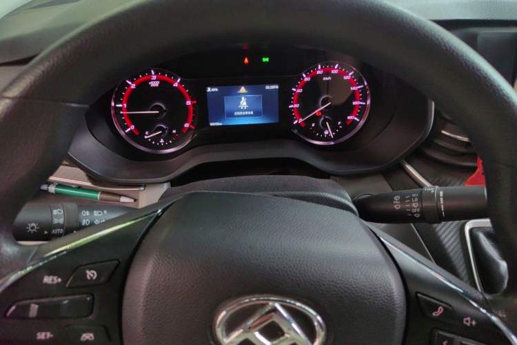 Used SAIC MAXUS Xintu V90 2022 2.0T Manual VAN Rear-Drive Long Wheelbase High Roof Single Rear Tire 3-Seater Instrument Cluster