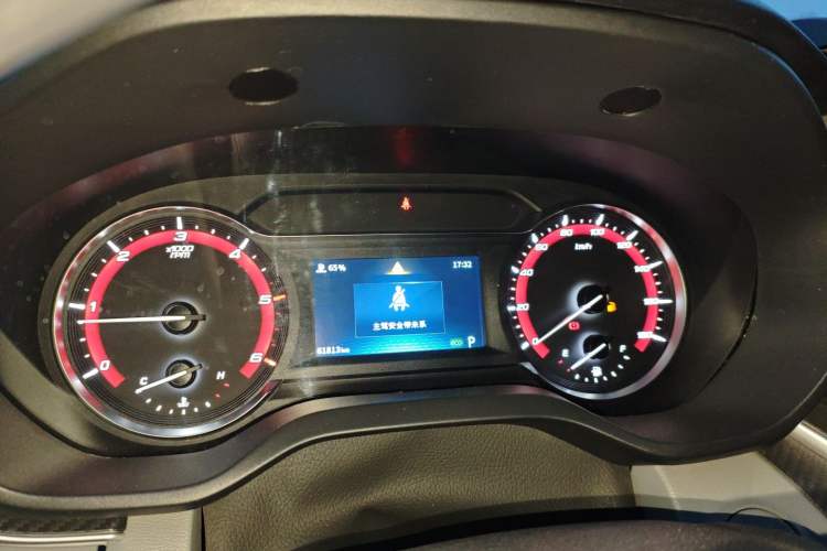 Used SAIC MAXUS Xintu V90 2022 2.0T Automatic Zhiyun King Rear-Drive Long Wheelbase High-Roof Design with Single Rear Tire—6/7 Seater Instrument Cluster