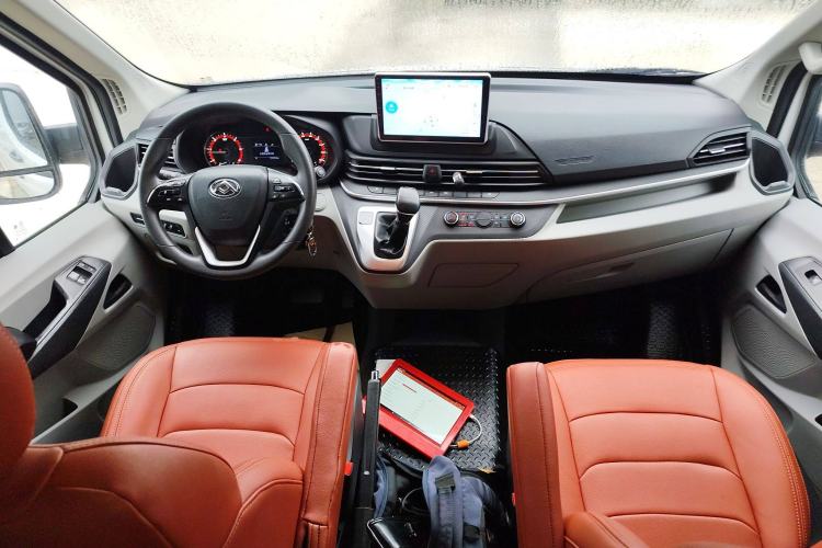 Used SAIC MAXUS Xintu V90 2022 2.0T AMT Yunjie Front-Wheel-Drive Long Wheelbase High-Roof Single-Tire Rear 7-Seater Interior 2