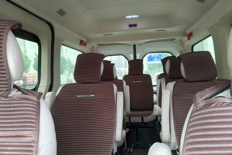Used SAIC MAXUS Xintu V90 2022 2.0T Manual ZhiDa Rear-Drive Long Wheelbase High-Roof Single-Tire 9-Seater Interior 2