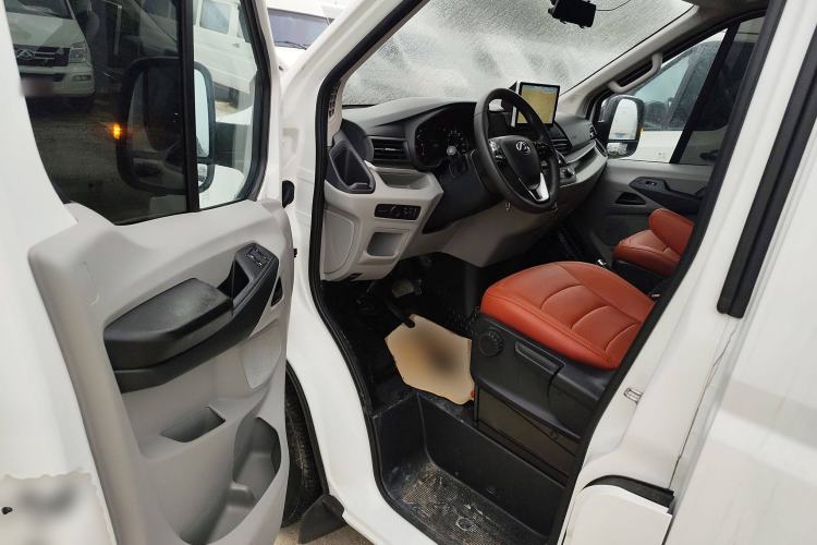Used SAIC MAXUS Xintu V90 2022 2.0T AMT Yunjie Front-Wheel-Drive Long Wheelbase High-Roof Single-Tire Rear 7-Seater Interior 3
