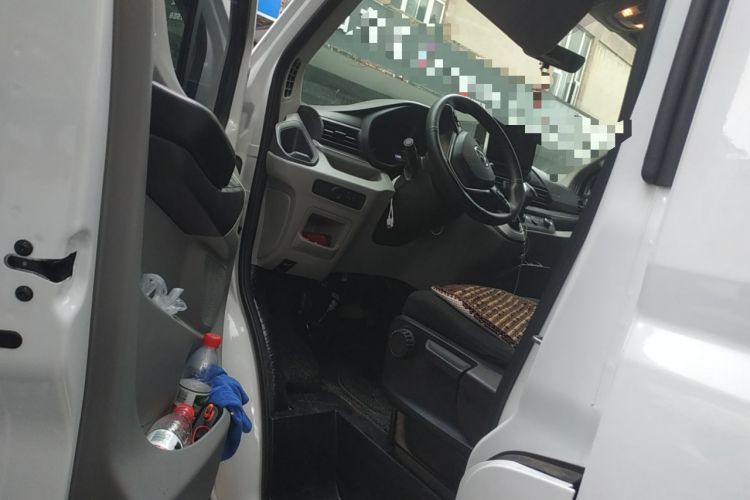Used SAIC MAXUS Xintu V90 2022 2.0T AMT Yunjie Front-Wheel-Drive Long Wheelbase High-Roof Single-Tire Rear 7-Seater Interior 3
