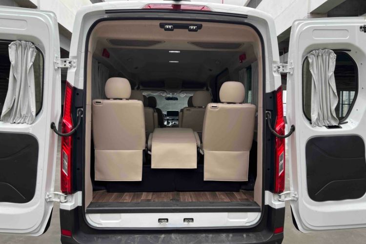 Used SAIC MAXUS Xintu V90 2022 2.0T Automatic ZhiDa Rear-Drive Long Wheelbase High-Roof Design with Single Rear Tire 9-Seater Interior 4