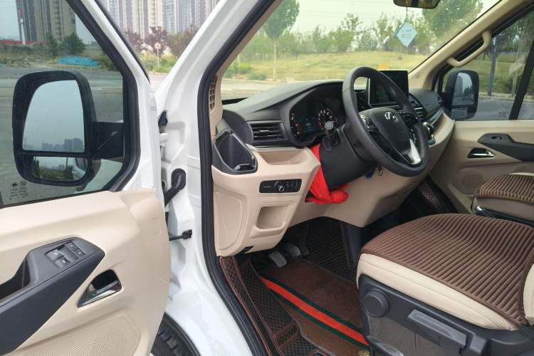 Used SAIC MAXUS Xintu V90 2022 2.0T Manual ZhiDa Rear-Drive Long Wheelbase High-Roof Single-Tire 9-Seater Interior 7