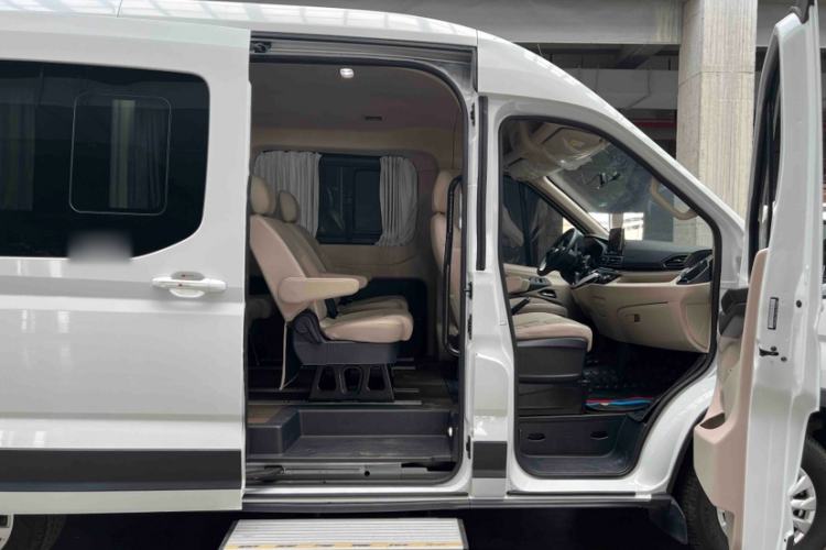 Used SAIC MAXUS Xintu V90 2022 2.0T Automatic ZhiDa Rear-Drive Long Wheelbase High-Roof Design with Single Rear Tire 9-Seater Interior 8
