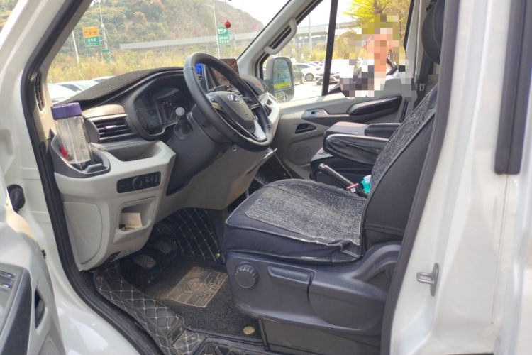 Used SAIC MAXUS Xintu V90 2022 2.0T Manual Zhiyun King Rear-Drive Long Wheelbase High-Roof with Single Rear Tire—6/7 Seats Left Front Seat