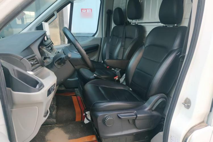Used SAIC MAXUS Xintu V90 2022 2.0T Manual VAN Rear-Drive Extended Wheelbase High Roof with Dual Rear Tires 3-Seater Left Front Seat