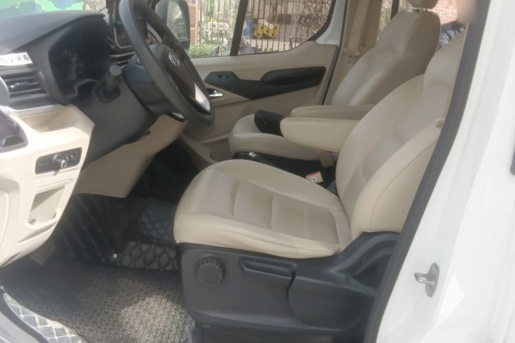 Used SAIC MAXUS Xintu V90 2022 2.0T Automatic ZhiDa Rear-Drive Long Wheelbase High-Roof Design with Single Rear Tire 9-Seater Left Front Seat