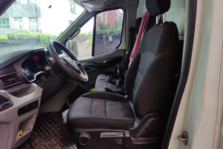 Used SAIC MAXUS Xintu V90 2022 2.0T Manual VAN Rear-Drive Long Wheelbase High Roof Single Rear Tire 3-Seater Left Front Seat