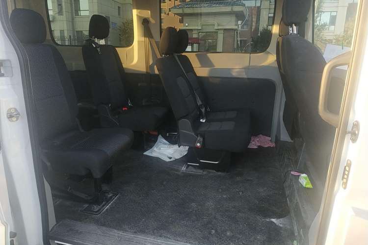 Used SAIC MAXUS Xintu V90 2022 2.0T AMT Yunjie Front-Wheel-Drive Long Wheelbase High-Roof Single-Tire Rear 7-Seater Left Rear Seat