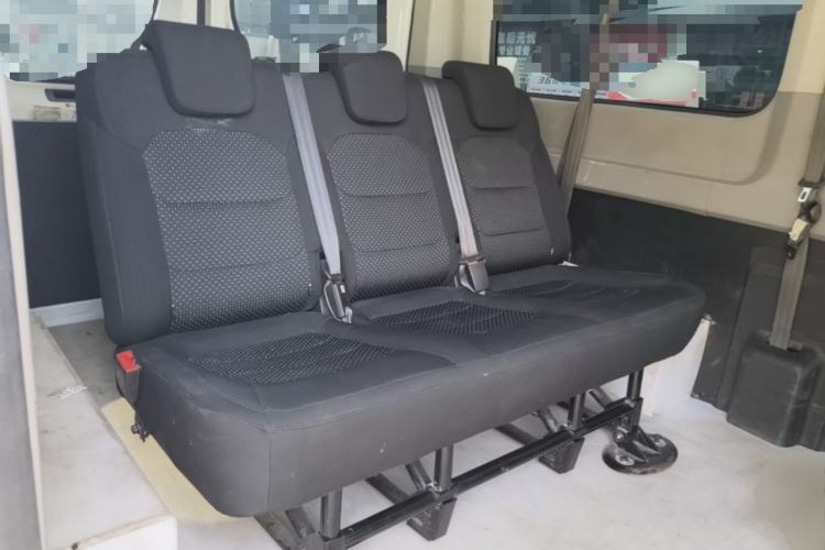 Used SAIC MAXUS Xintu V90 2022 2.0T Manual Zhiyun King Rear-Drive Long Wheelbase High-Roof with Single Rear Tire—6/7 Seats Left Rear Seat