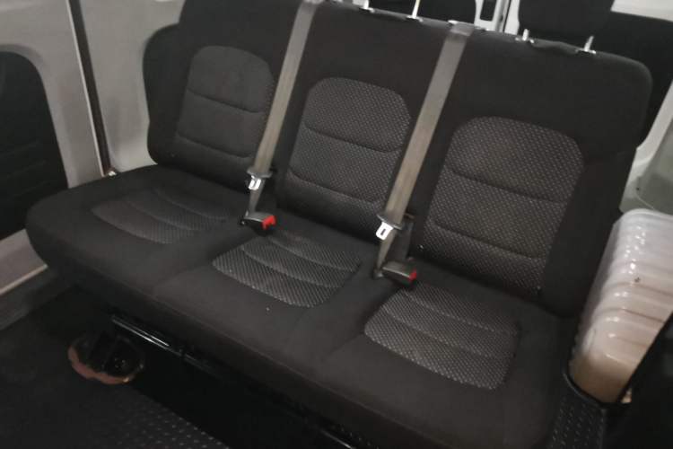 Used SAIC MAXUS Xintu V90 2022 2.0T Manual – Yunjie Front-Wheel-Drive Short Wheelbase Mid-Roof Design with Single Rear Tire 6-Seater Left Rear Seat