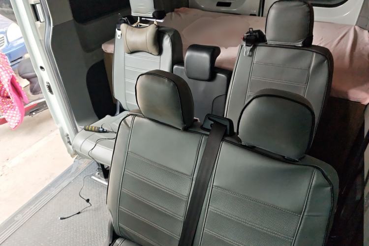 Used SAIC MAXUS Xintu V90 2022 2.0T Automatic Zhiyun King Rear-Drive Long Wheelbase High-Roof Design with Single Rear Tire—6/7 Seater Left Rear Seat