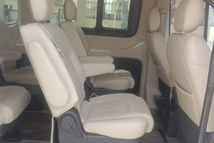 Used SAIC MAXUS Xintu V90 2022 2.0T Automatic ZhiDa Rear-Drive Long Wheelbase High-Roof Design with Single Rear Tire 9-Seater Left Rear Seat
