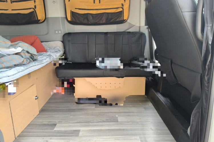 Used SAIC MAXUS Xintu V90 2022 2.0T AMT Yunjie Front-Wheel-Drive Short Wheelbase Mid-Roof Design with Single Rear Tire and 6 Seats Left Rear Seat