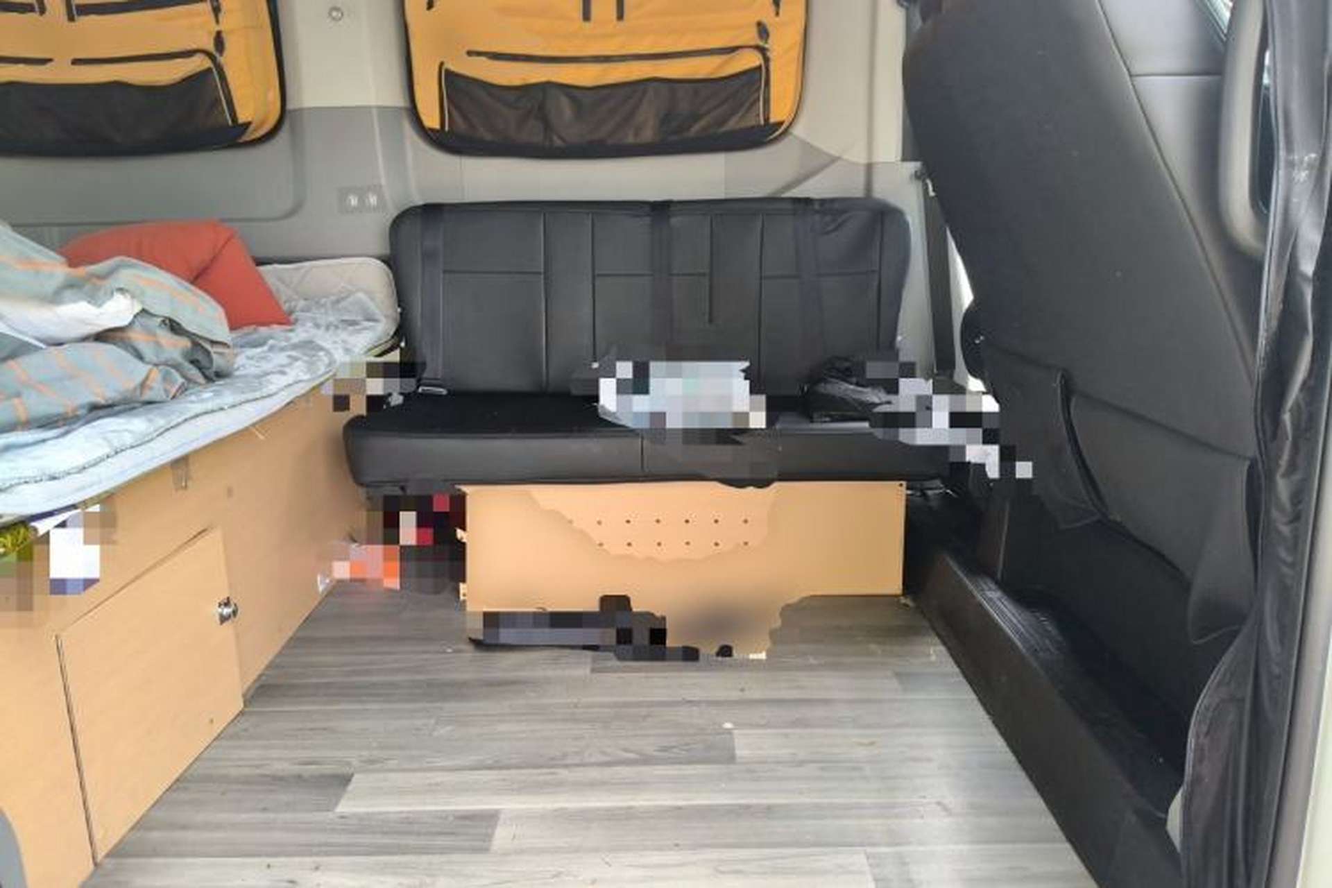 Used SAIC MAXUS Xintu V90 2022 2.0T AMT Yunjie Front-Wheel-Drive Short Wheelbase Mid-Roof Design with Single Rear Tire and 6 Seats Left Rear Seat