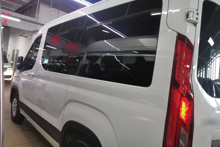 Used SAIC MAXUS Xintu V90 2022 2.0T Manual – Yunjie Front-Wheel-Drive Short Wheelbase Mid-Roof Design with Single Rear Tire 6-Seater Left Side