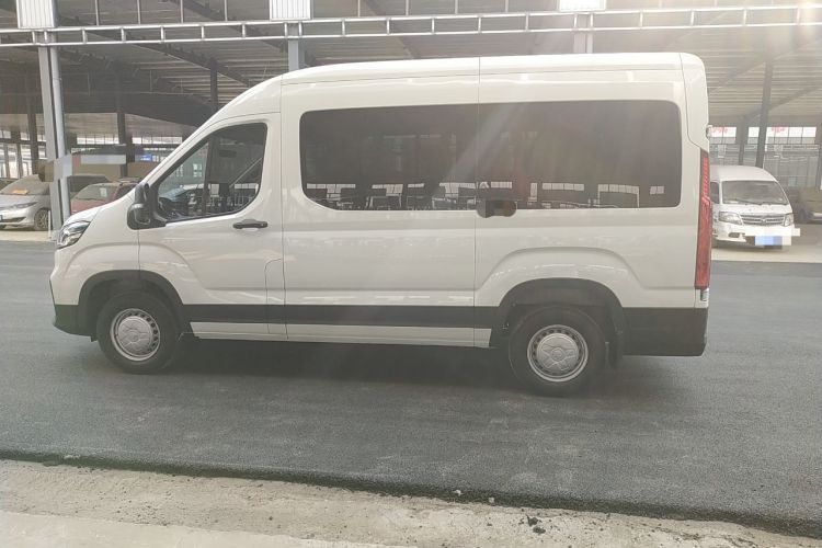 Used SAIC MAXUS Xintu V90 2022 2.0T Manual Zhiyun King Rear-Drive Long Wheelbase High-Roof with Single Rear Tire—6/7 Seats Left Side