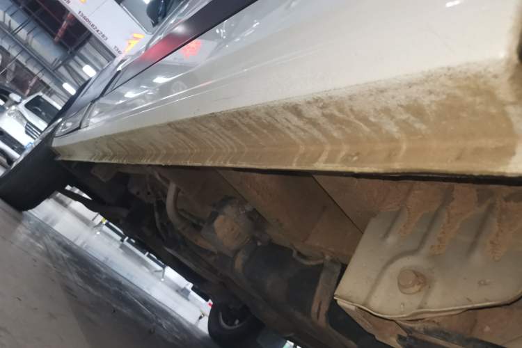 Used SAIC MAXUS Xintu V90 2022 2.0T Manual – Yunjie Front-Wheel-Drive Short Wheelbase Mid-Roof Design with Single Rear Tire 6-Seater Left Side Sill