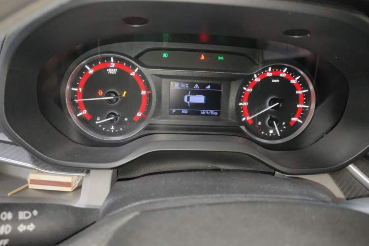 Used SAIC MAXUS Xintu V90 2022 2.0T Automatic Zhiyun King Rear-Drive Long Wheelbase High-Roof Design with Single Rear Tire—6/7 Seater Odometer Close Up