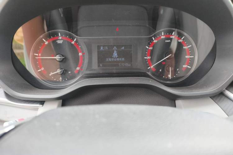 Used SAIC MAXUS Xintu V90  Odometer Close Up