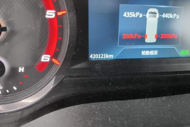 Used SAIC MAXUS Xintu V90 2022 2.0T Automatic ZhiDa Rear-Drive Long Wheelbase High-Roof Design with Single Rear Tire 9-Seater Odometer Close Up
