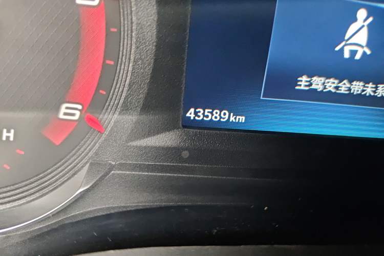 Used SAIC MAXUS Xintu V90 2022 2.0T Manual Zhiyun King Rear-Drive Long Wheelbase High-Roof with Single Rear Tire—6/7 Seats Odometer Close Up