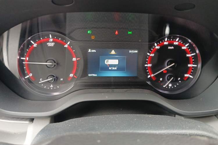 Used SAIC MAXUS Xintu V90 2022 2.0T Manual – Yunjie Front-Wheel-Drive Short Wheelbase Mid-Roof Design with Single Rear Tire 6-Seater Odometer Close Up