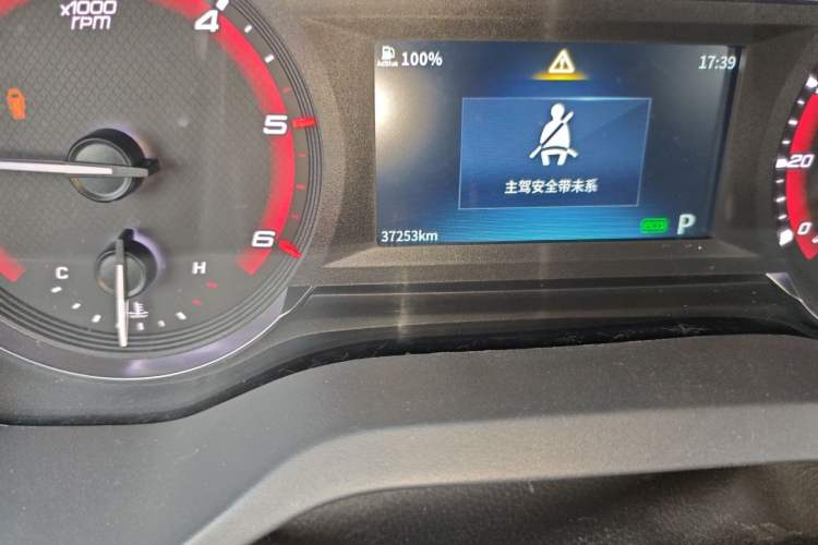 Used SAIC MAXUS Xintu V90 2022 2.0T Automatic ZhiDa Rear-Drive Long Wheelbase High-Roof Design with Single Rear Tire 9-Seater Odometer Close Up