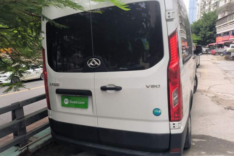 Used SAIC MAXUS Xintu V90 2022 2.0T Manual Zhiyun King Rear-Drive Long Wheelbase High-Roof with Single Rear Tire—6/7 Seats Rear