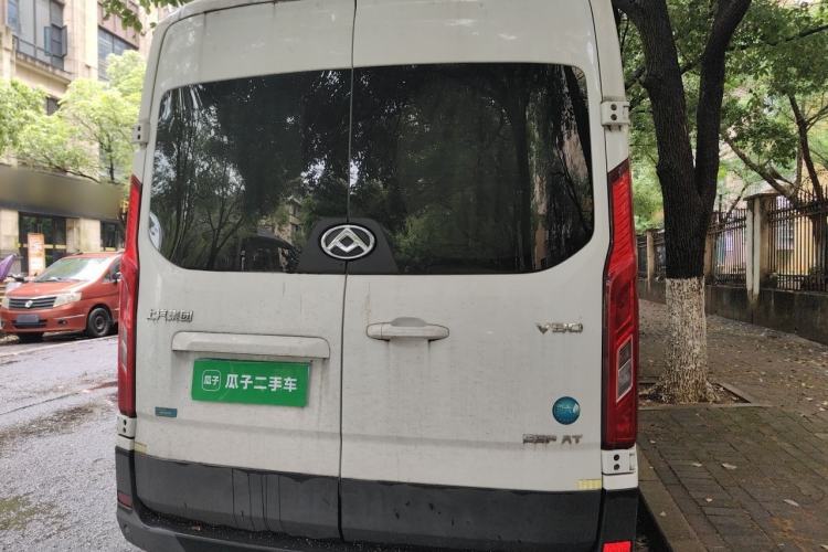 Used SAIC MAXUS Xintu V90 2022 2.0T Automatic Zhiyun King Rear-Drive Long Wheelbase High-Roof Design with Single Rear Tire—6/7 Seater Rear