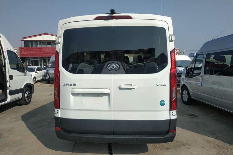 Used SAIC MAXUS Xintu V90 2022 2.0T Manual – Yunjie Front-Wheel-Drive Short Wheelbase Mid-Roof Design with Single Rear Tire 6-Seater Rear