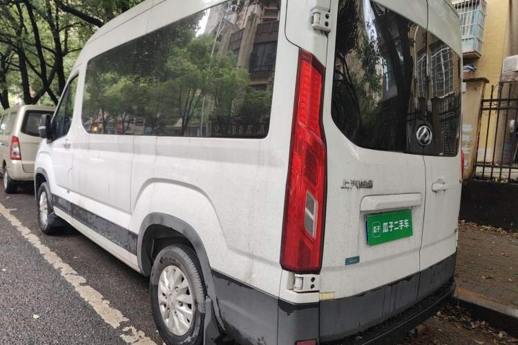 Used SAIC MAXUS Xintu V90 2022 2.0T Automatic Zhiyun King Rear-Drive Long Wheelbase High-Roof Design with Single Rear Tire—6/7 Seater Rear Left 45 Deg