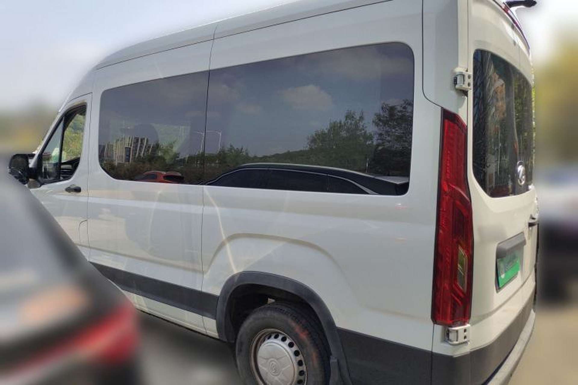 Used SAIC MAXUS Xintu V90 2022 2.0T Manual Zhiyun King Rear-Drive Long Wheelbase High-Roof with Single Rear Tire—6/7 Seats Rear Left 45 Deg