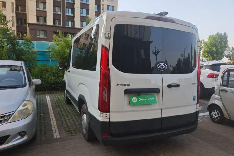 Used SAIC MAXUS Xintu V90 2022 2.0T Manual – Yunjie Front-Wheel-Drive Short Wheelbase Mid-Roof Design with Single Rear Tire 6-Seater Rear Left 45 Deg