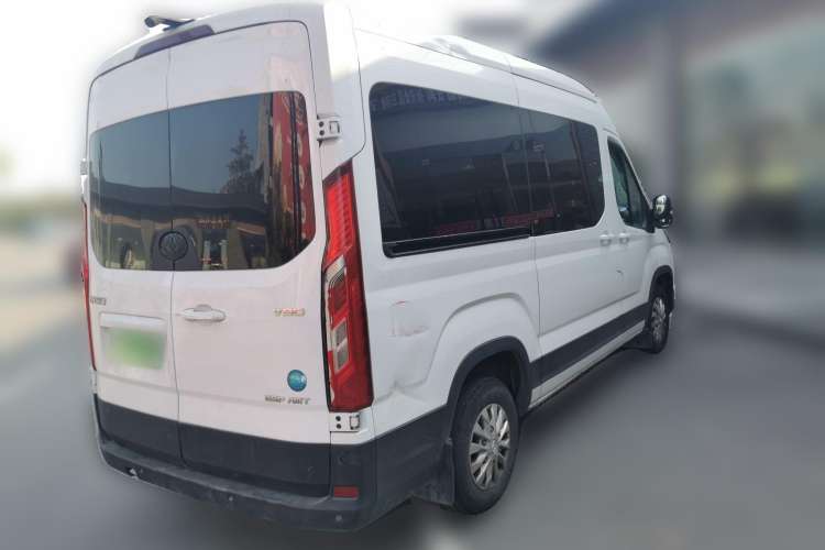 Used SAIC MAXUS Xintu V90 2022 2.0T Automatic Zhiyun King Rear-Drive Long Wheelbase High-Roof Design with Single Rear Tire—6/7 Seater Rear Right 45 Deg