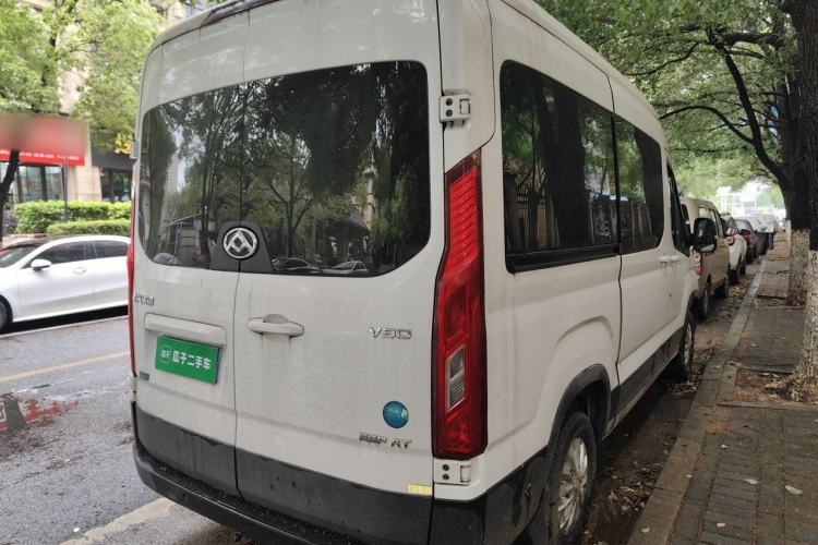 Used SAIC MAXUS Xintu V90 2022 2.0T Automatic Zhiyun King Rear-Drive Long Wheelbase High-Roof Design with Single Rear Tire—6/7 Seater Rear Right 45 Deg