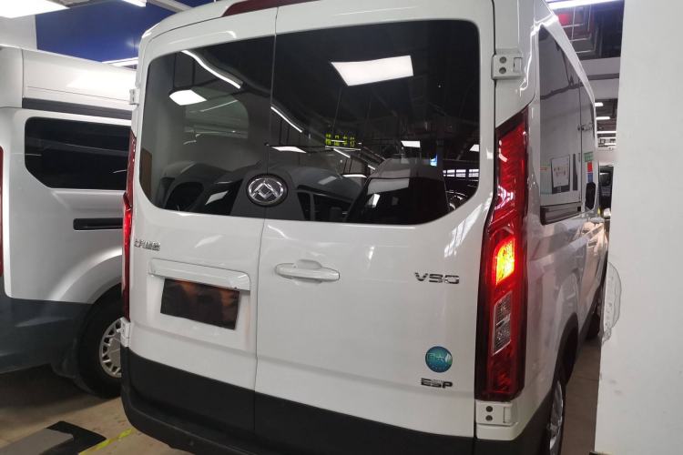 Used SAIC MAXUS Xintu V90 2022 2.0T Manual – Yunjie Front-Wheel-Drive Short Wheelbase Mid-Roof Design with Single Rear Tire 6-Seater Rear Right 45 Deg