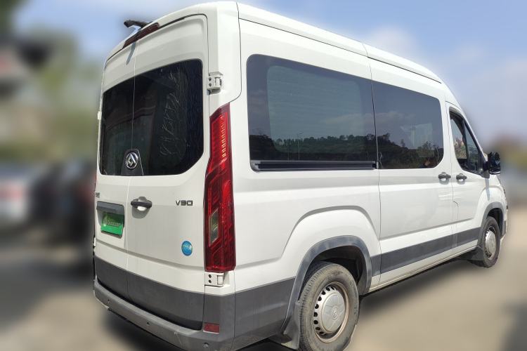 Used SAIC MAXUS Xintu V90 2022 2.0T Manual Zhiyun King Rear-Drive Long Wheelbase High-Roof with Single Rear Tire—6/7 Seats Rear Right 45 Deg